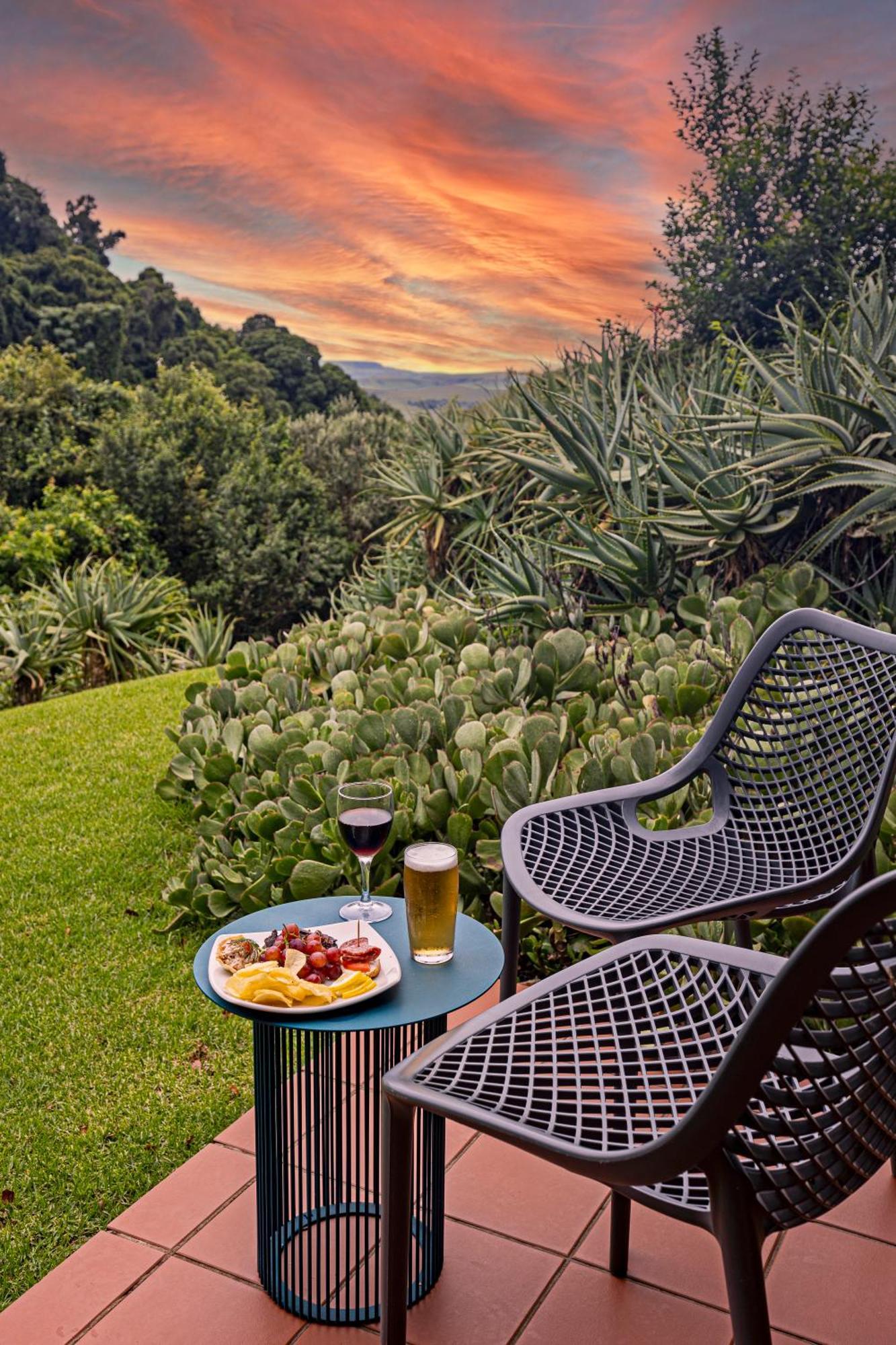Cavern Resort & Spa Bergville Bagian luar foto